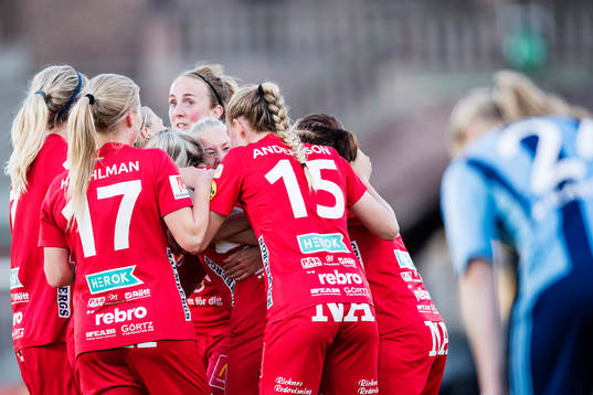 Örebros spelare jublar