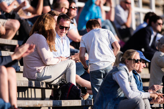 Inrikesminister Anders Ygeman på läktaren