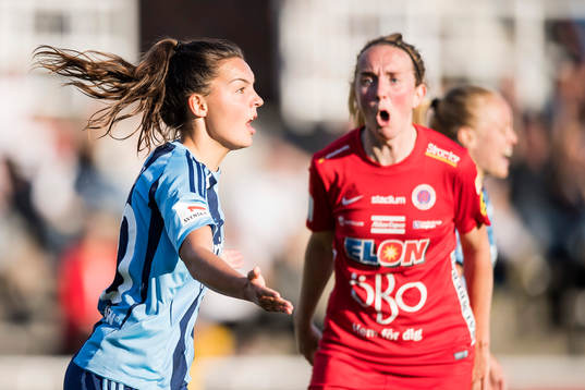 Djurgårdens Johanna Rytting Kaneryd reagerar mot domaren