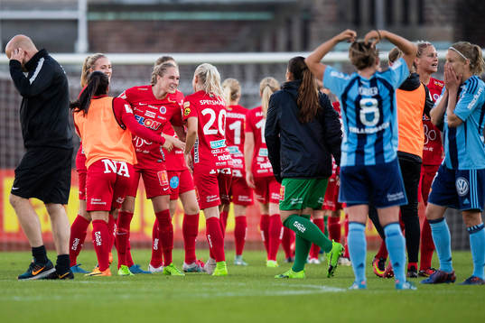 Örebros spelare jublar