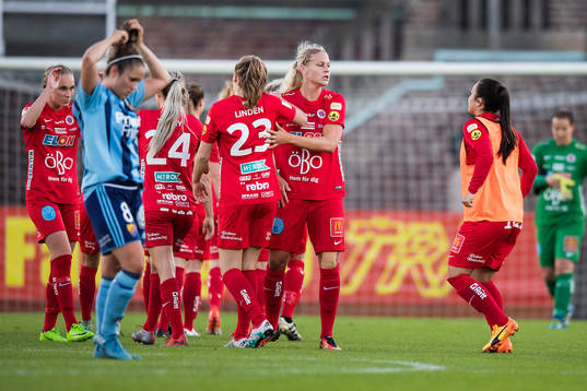 Örebros spelare jublar