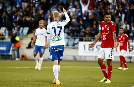 Norrköpings Kalle Holmberg jublar och Prishtinas Armend