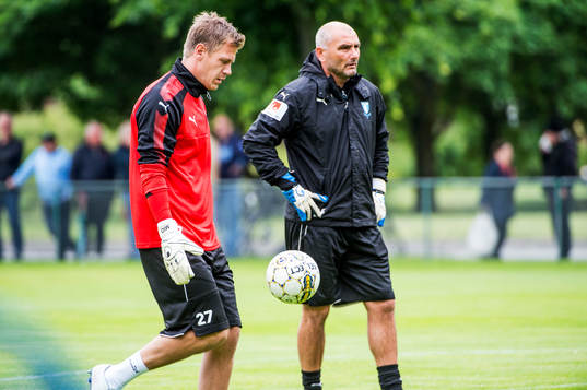Målvakt Johan Dahlin  och målvaktstränaren Jonnie Fedel