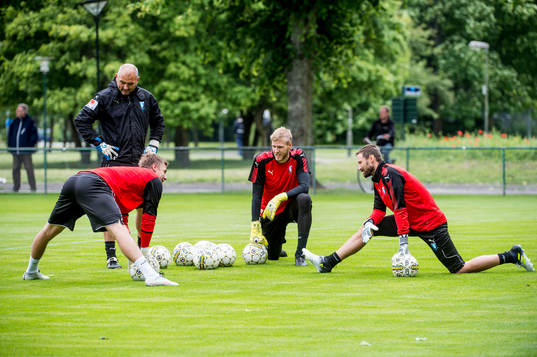 Målvakt Johan Dahlin, målvaktstränaren Jonnie Fedel,