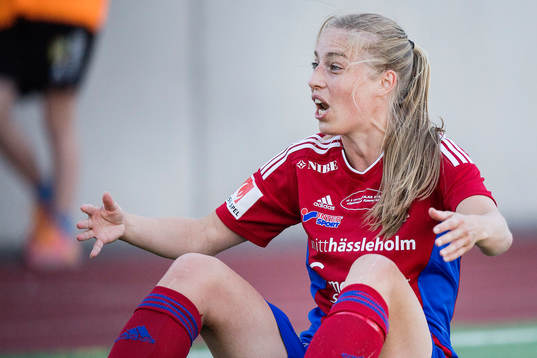 Vittsjös Hanna Wilkinson reagerar mot domaren
