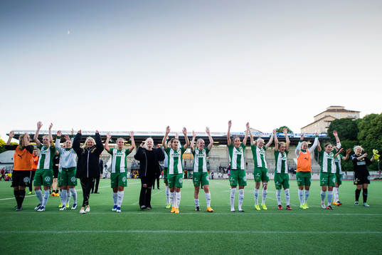 Hammarbys spelare jublar