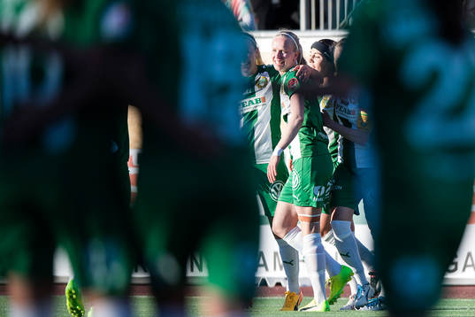 Hammarbys Olga Ekblom jublar