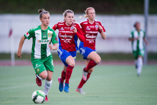 Hammarbys Julia Zigiotti Olme och Vittsjös Ebba Hed