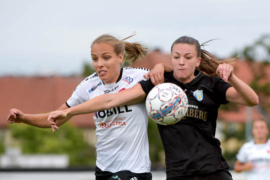 LB07s Anna Björk Kristjánsdóttir och Göteborgs Pauline