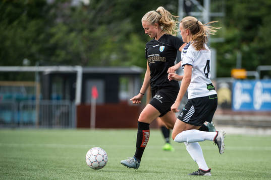 Göteborgs Rebecka Blomqvist och LB07s Elin Björklund