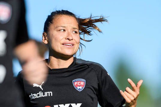 Rosengårds Alexandra Lowe Riley värmer upp