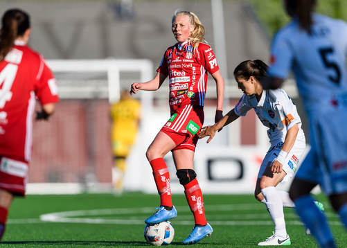 Piteås Elin Bragnum med bollen