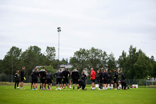 Spelarna samlade innan det Allsvenska fotbollslaget