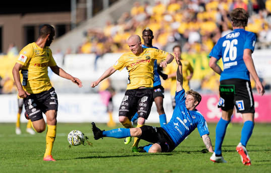 Elfsborgs Simon Lundevall och Halmstads Marcus Mathisen