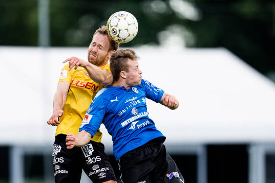 Elfsborgs Anders Randrup och Halmstads Gabriel Gudmundsson