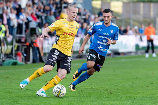 Elfsborgs Daniel Gustavsson och Halmstads Sead Haksabanovic
