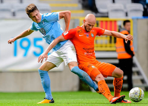 Malmö FFs Mattias Svanberg och AFC Eskilstunas Zourab