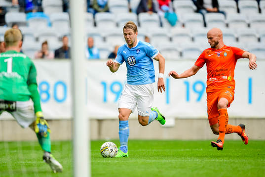 Malmö FFs Anton Tinnerholm och AFC Eskilstunas Zourab