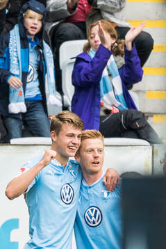 Malmö FFs Mattias Svanberg jublar tillsamens med Anders