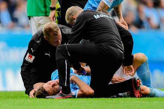 Malmö FFs Mattias Svanberg har ont