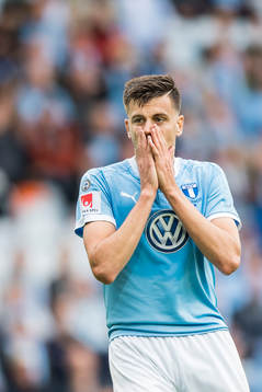 Malmö FFs Alexander Jeremejeff deppar