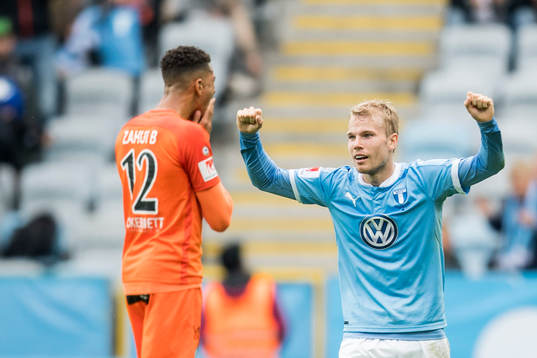 AFC Eskilstunas Aaron Zahui Bazoukou deppar och Malmö FFs