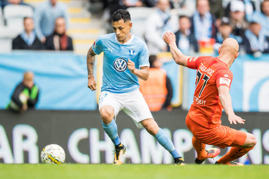 Malmö FFs Yoshimar Yotún och AFC Eskilstunas Zourab