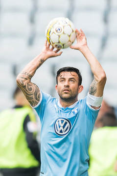 Malmö FFs Behrang Safari kastar inkast