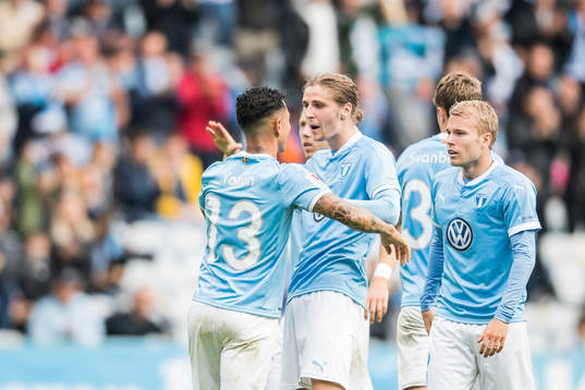 Malmö FFs Yoshimar Yotún jublar med lagkamrater