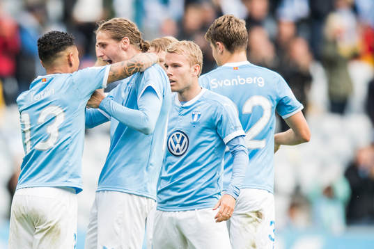 Malmö FFs Yoshimar Yotún jublar med lagkamrater