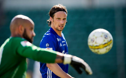 Sirius målvakt Joshua Wicks och Sundsvalls Linus Hallenius