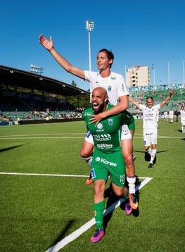 Sirius Philip Haglund och målvakt Joshua Wicks  jublar