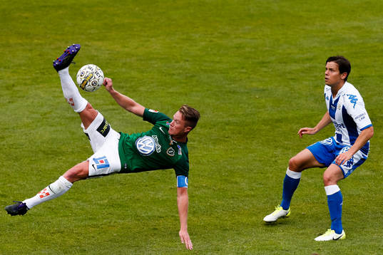 Jönköpings Tommy Thelin och IFK Göteborgs Mads Albaek
