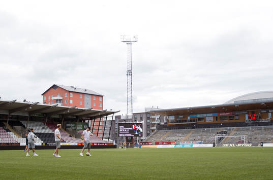 Norrköpingsspelare är ute och känner på planen