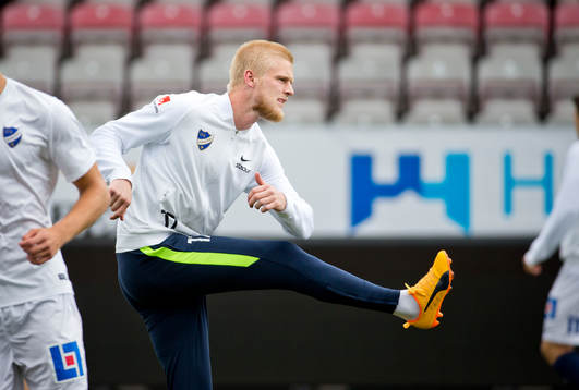 Norrköpings Karl Holmberg värmer upp
