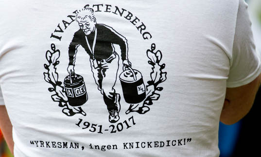 Örebrospelarna har en hyllningströja med namn Ivan