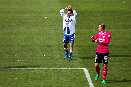 IFK Göteborgs Tobias Hysen och målvakt Pontus Dahlberg