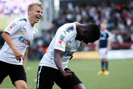 Örebros Maic Sema jublar