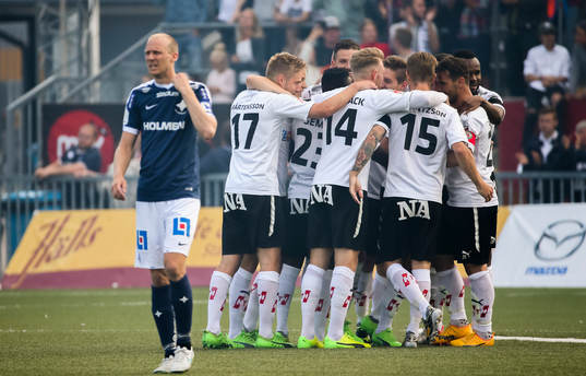 Örebros spelare jublar