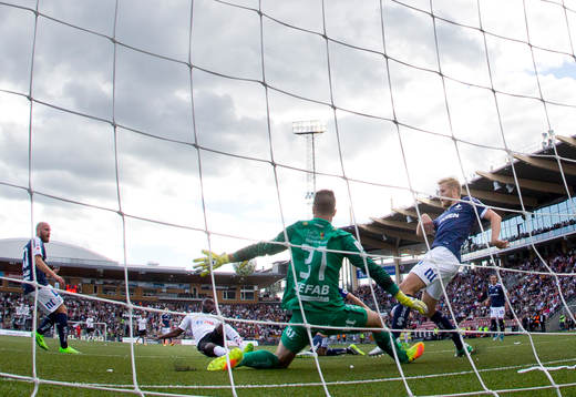 Örebros Maic Sema gör 2-1 på Norrköpings målvakt