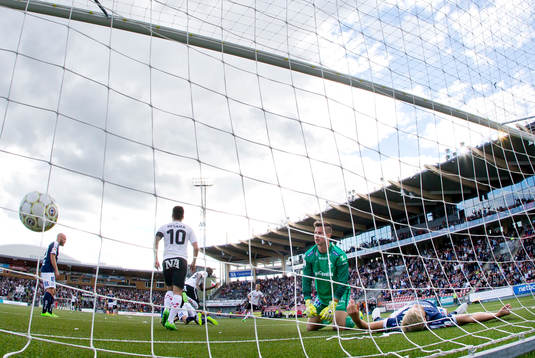 Örebros Maic Sema gör 2-1 på Norrköpings målvakt