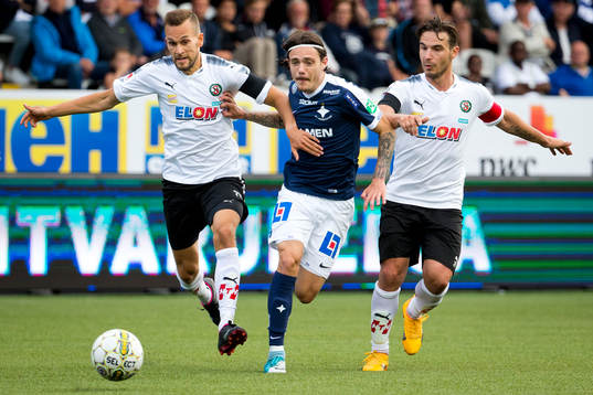 Örebros Logi Valgardsson och Nordin Gerzic och