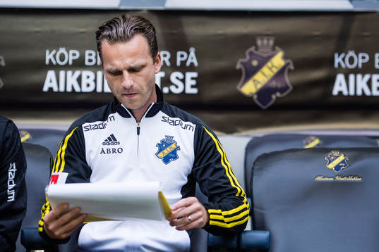 s assisterande tränare Bartosz Grzelak