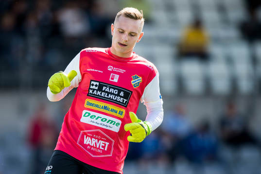 Oddevolds målvakt Robin Gustafsson  deppar