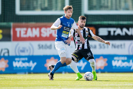 Landskronas Igor Arsenijevic i närkamp om bollen