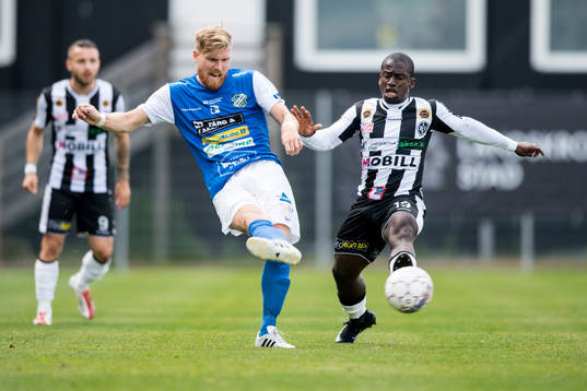 Oddevolds Robert Kjellman och Landskronas Thierry Zahui