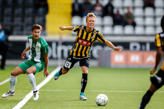 Hammarbys Leo Bengtsson och Häckens Joel Andersson