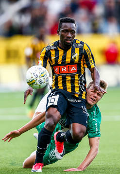 Häckens Chisom Egbuchulam och Hammarbys Marcus Degerlund