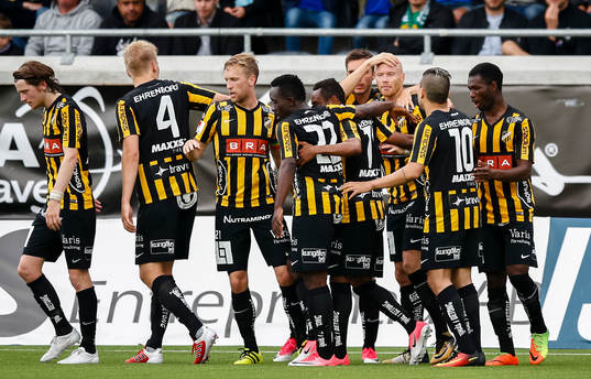 Häckens spelare jublar