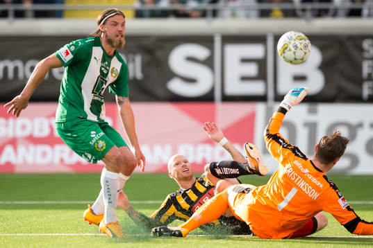 Häckens Alexander Farnerud skjuter 1-0 bakom Hammarbys